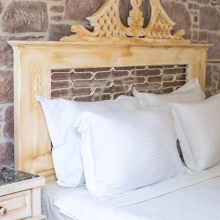 Cunda Mor Limon Otel Ayvalı Exteriör bild