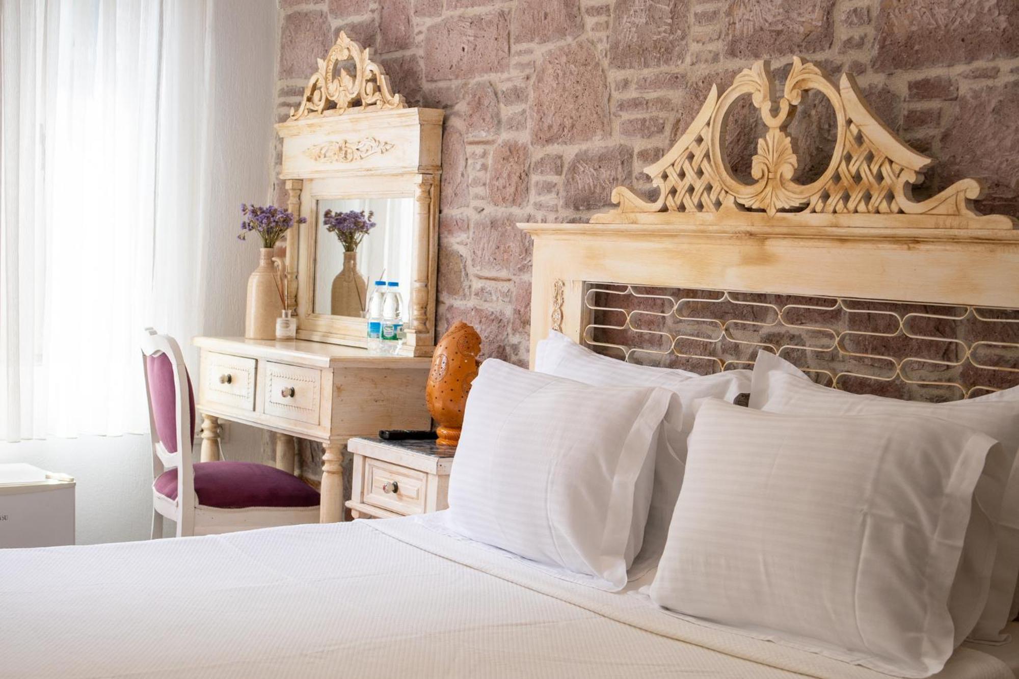 Cunda Mor Limon Otel Ayvalı Exteriör bild