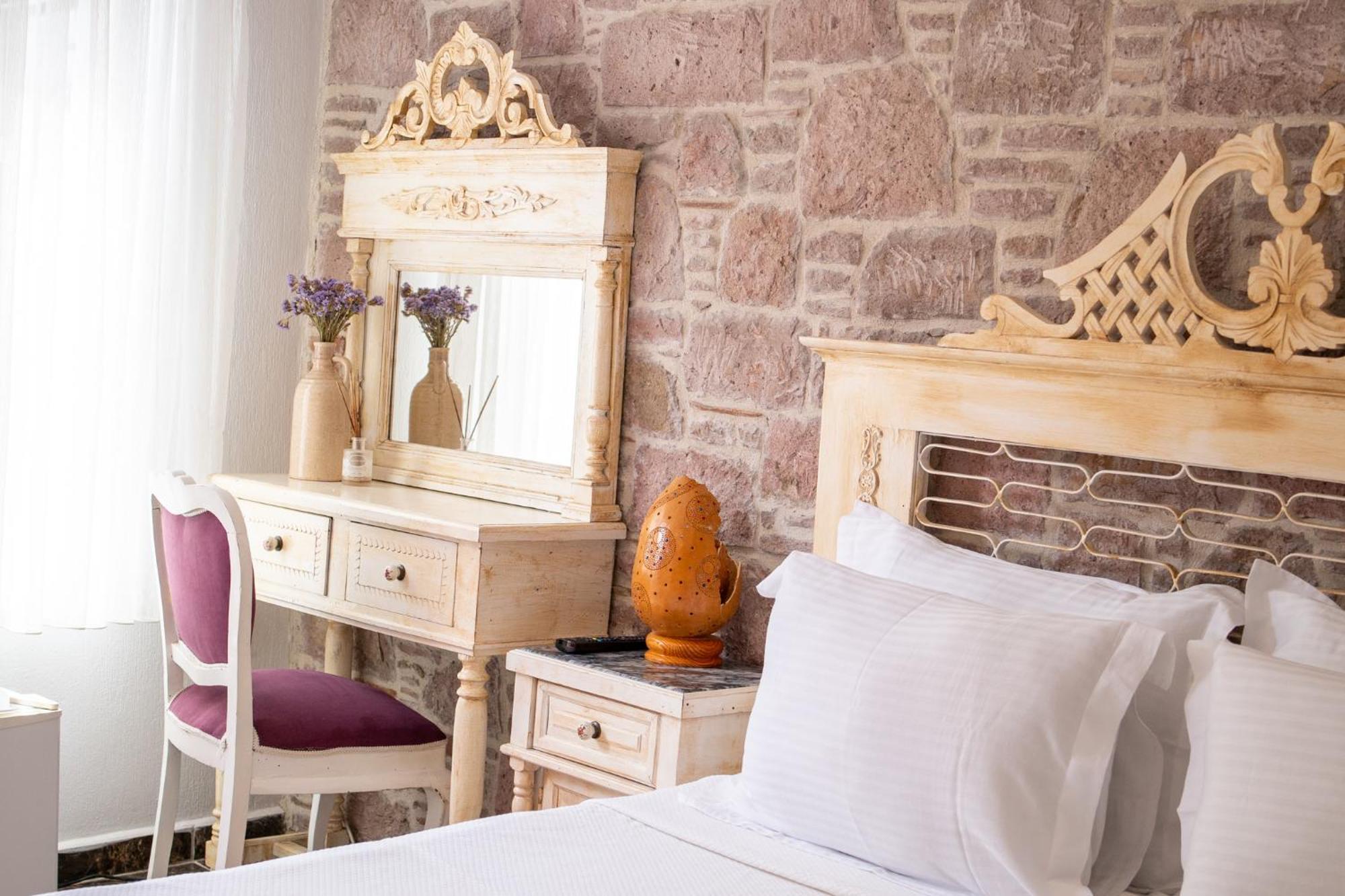 Cunda Mor Limon Otel Ayvalı Exteriör bild